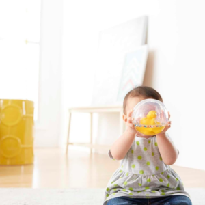 Fisher-Price račka v krogli – Fisher-Price vodna igrača račka v krogli s konfeti
